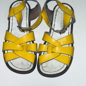 Salt water Sandel yellow sz 12